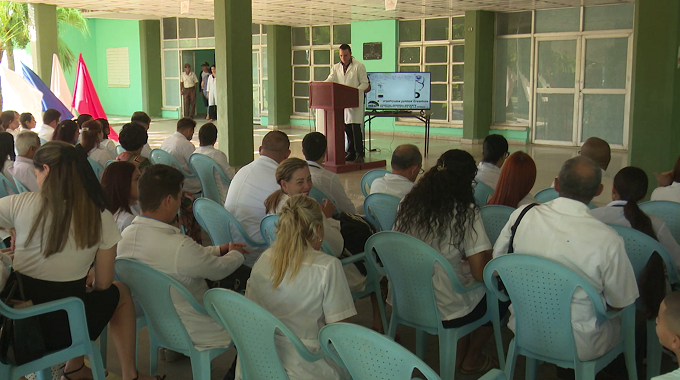 Realizan graduación de especialidades médicas en Las Tunas