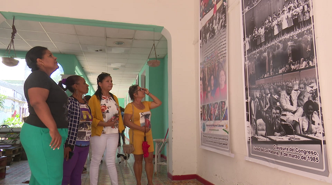 Inauguran en Las Tunas exposición "Fidel y la Revolución de las Mujeres"