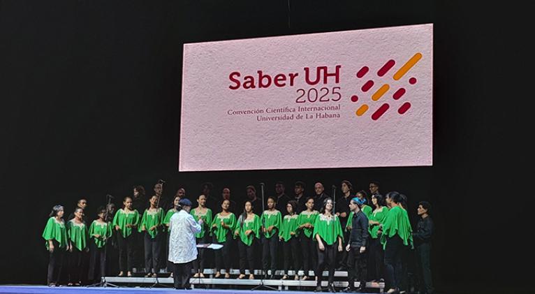 Asiste Díaz-Canel a inauguración de la Convención Saber UH 2025