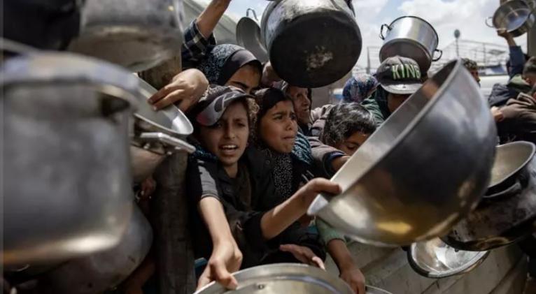Unos 300 escritores y dos Nobel denuncian el genocidio en Gaza