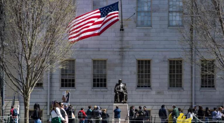 El gobierno de Trump excluye a la Universidad de Harvard de las ayudas federales