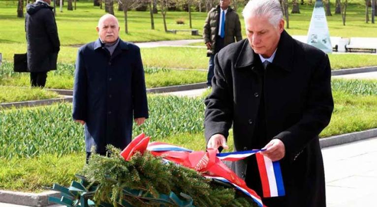 Presidente cubano rindió homenaje a defensores de Leningrado