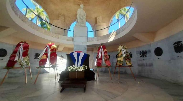 Ofrendas florales de Raúl y Díaz-Canel a José Martí
