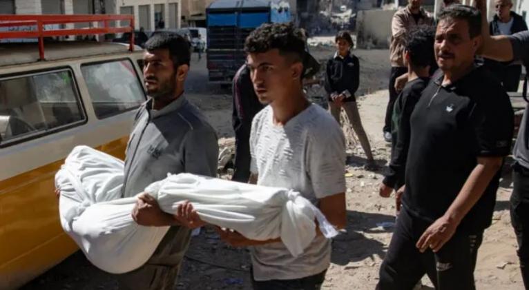 Israel masacra a familias enteras durante ataques a escuelas en Gaza