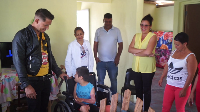 Entregan donativos a familia afectada por incendio en Jobabo
