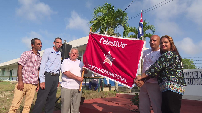 Recibe DIVEP Las Tunas condición de colectivo Vanguardia Nacional