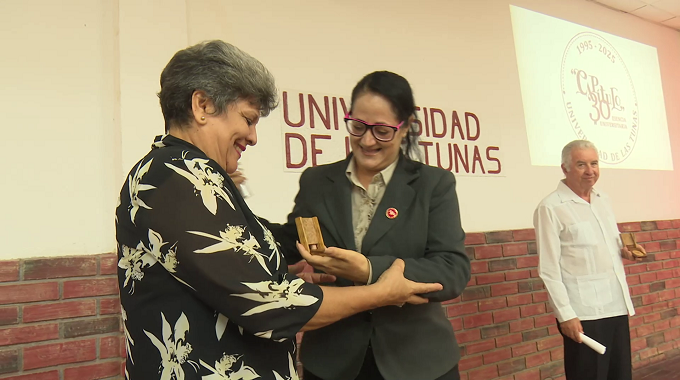 Universidad de Las Tunas entrega premios de la rectora a personalidades e instituciones