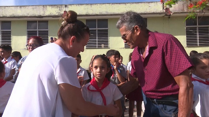 Realizan en escuelas de Las Tunas cambio de atributo