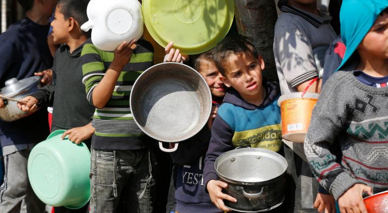 UNRWA denuncia que más de 2 700 niños palestinos sufren desnutrición aguda