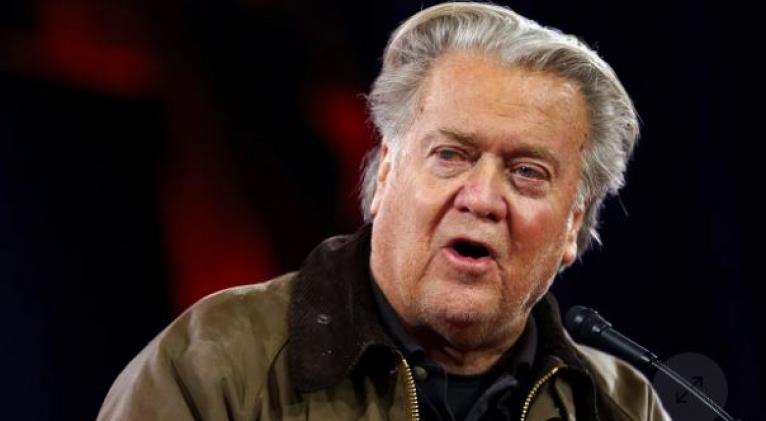 Bannon pide a Trump investigar a Musk y aboga por su deportación «inmediata»