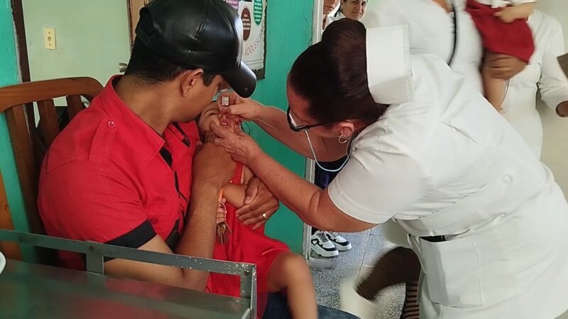 Inició en #LasTunas segunda etapa de vacunación antipoliomielítica