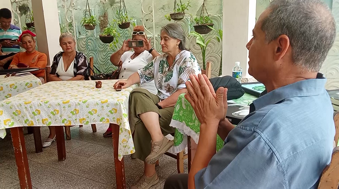 Presentan en Las Tunas texto de homenaje a Rita Longa