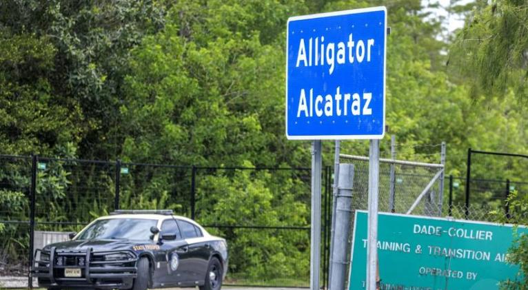 Denuncian la insalubridad del centro de detención Alligator Alcatraz, con seis hospitalizados