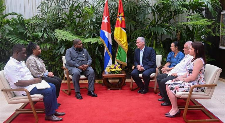 Presidente de Cuba recibió a dirigente partidista mozambiqueño