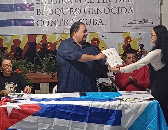 Brigada médica cubana recibe nuevo reconocimiento en Guatemala