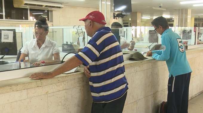Inician pago de pensiones con incremento en sucursales de BANDEC en Las Tunas