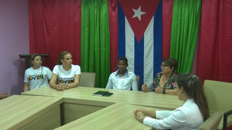 Intercambia 1ra Secretaria de la UJC con jóvenes del sector educativo y de la salud en Las Tunas
