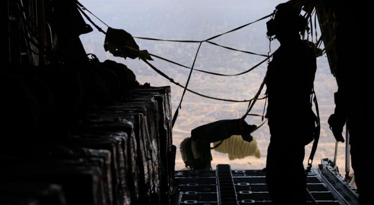 Jordania realiza lanzamientos aéreos de ayuda humanitaria en Gaza