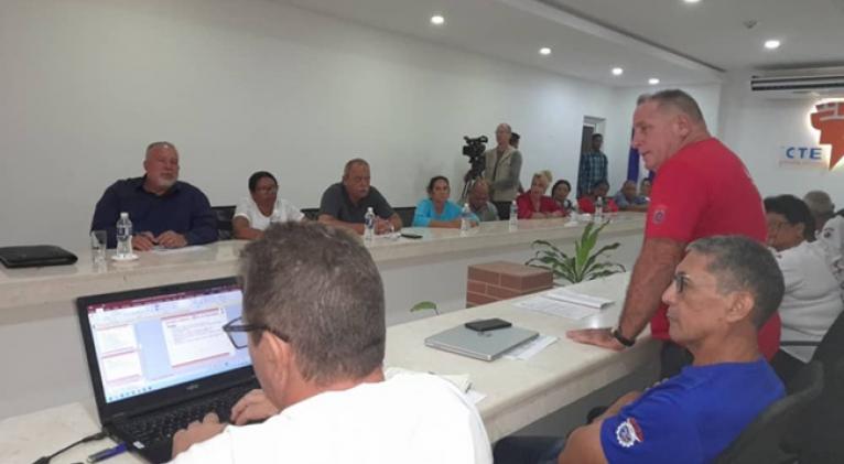 Chequea primer ministro de Cuba labores en central termoeléctrica