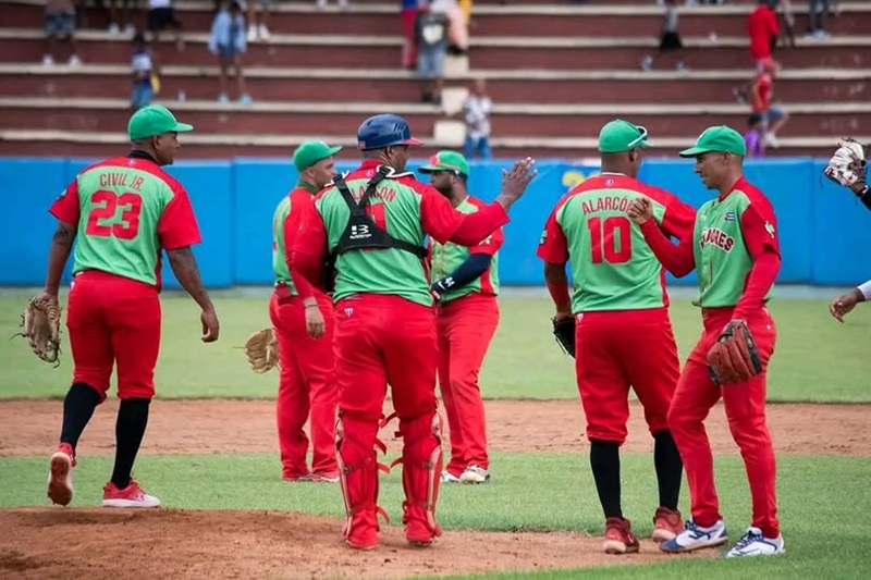 Las Tunas abre con victoria en Bayamo
