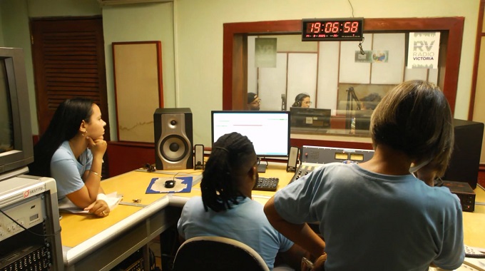 Destacan labor de la radio tunera en su aniversario