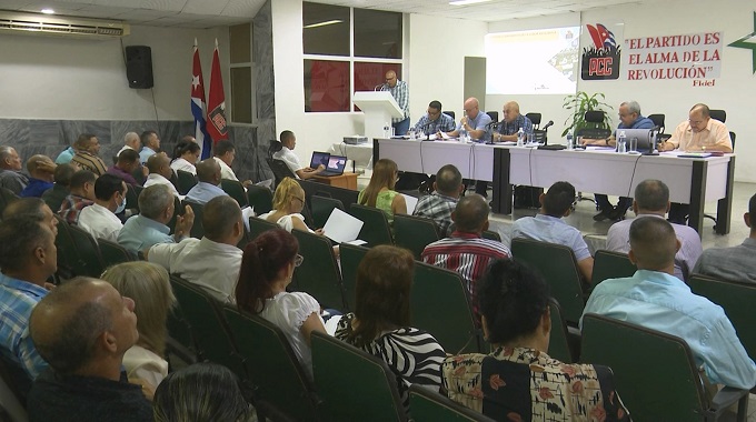 Encabeza Roberto Morales Ojeda intercambio en Las Tunas con la militancia del Partido