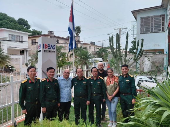 Delegación del Periódico del Ejército Popular de Vietnam fortalece lazos con IDEAS Multimedios en La Habana