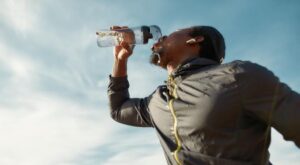 No tomar suficiente agua podría tener más efectos negativos de los que se piensa