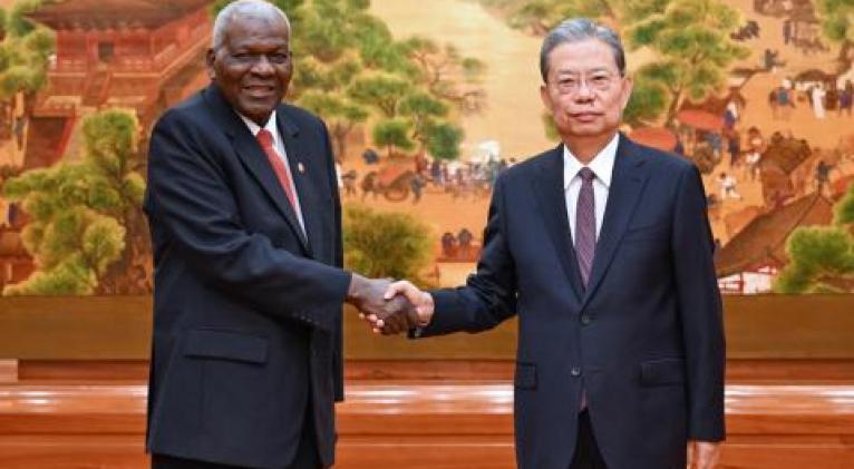 Solemne bienvenida en Vietnam al Presidente del Parlamento de Cuba