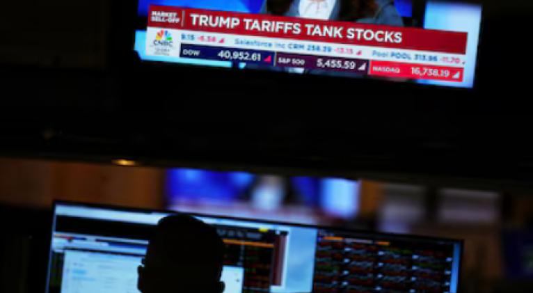 Trump amenaza con quitarle los permisos de emisión a los canales que le critiquen