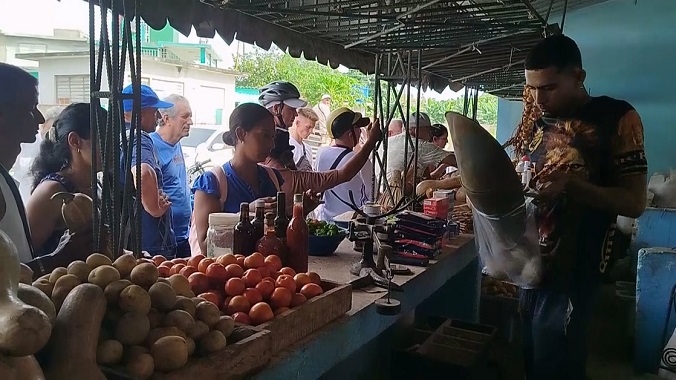 Establecen estrategias de comercialización mercados de Las Tunas