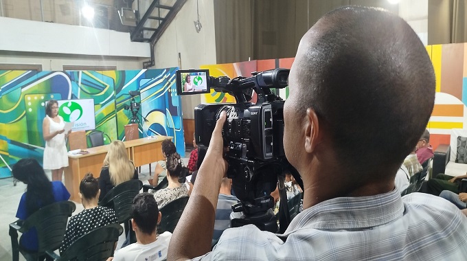 Debaten Anteproyecto del Código de Trabajo en el Telecentro TunasVisión