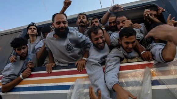 Palestinos liberados en canje denuncian torturas y malos tratos en cárceles israelíes