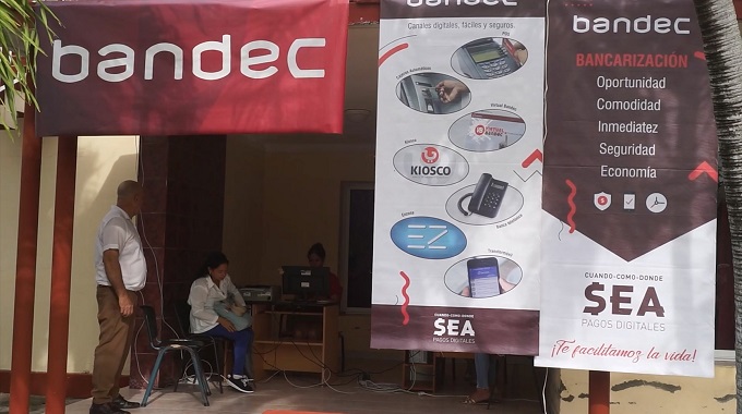 Estimula Bandec Las Tunas feria tecnológica por el día del trabajador bancario