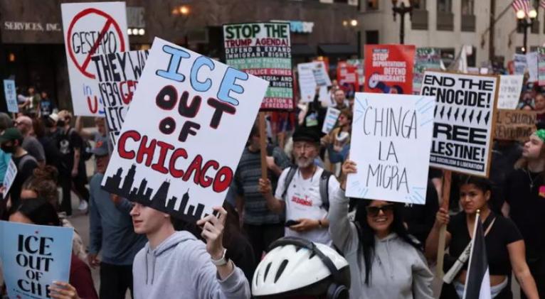 Apple e Google bloquean app que ubica agentes del ICE