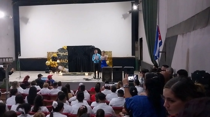 Se gradúan nuevos profesionales de la salud en Puerto Padre