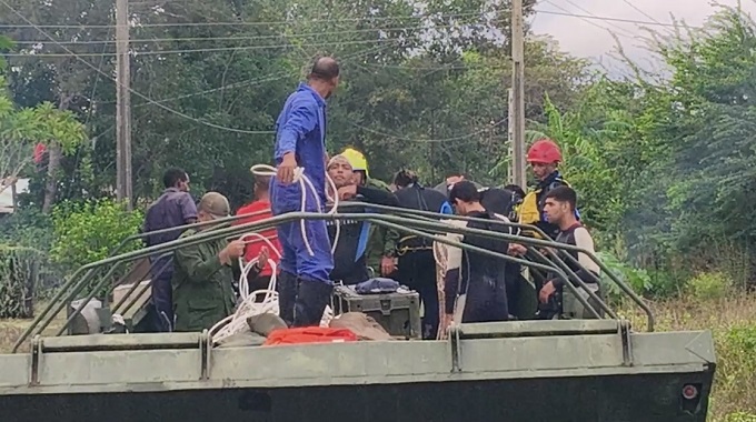 Miembros de las Fuerzas Armadas Revolucionarias relatan las labores de rescate y salvamento