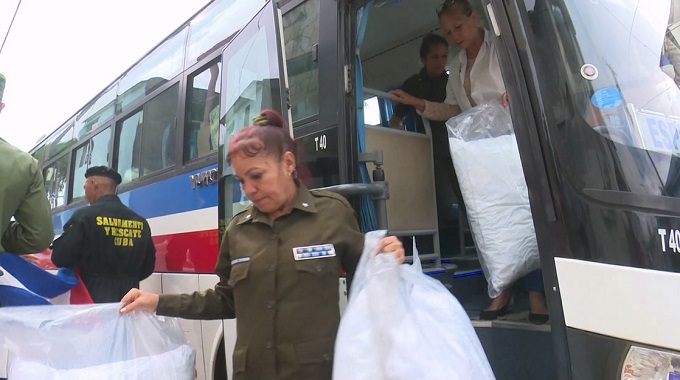 Realizan trabajadores del Ministerio del Interior de Las Tunas donativo a personas damnificadas