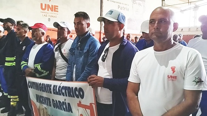 Trabajadores eléctricos de Las Tunas parten para apoyar recuperación en Santiago de Cuba