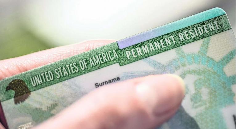 EEUU incluye a cubanos y venezolanos en la "revisión rigurosa" de tarjetas de residente
