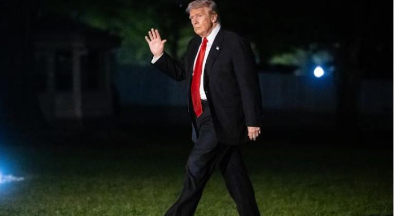 Trump dice "no creer" que EEUU vaya a la guerra con Venezuela, pero elude hablar de planes