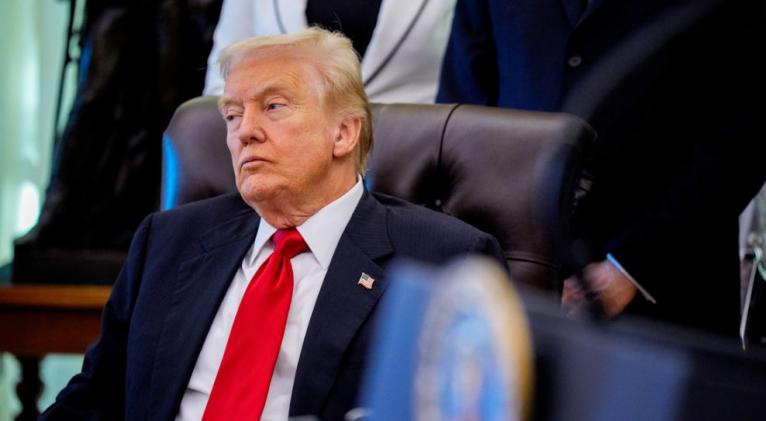 Trump avisa que "empezará a detener" el avance de narcotraficantes de Venezuela por tierra