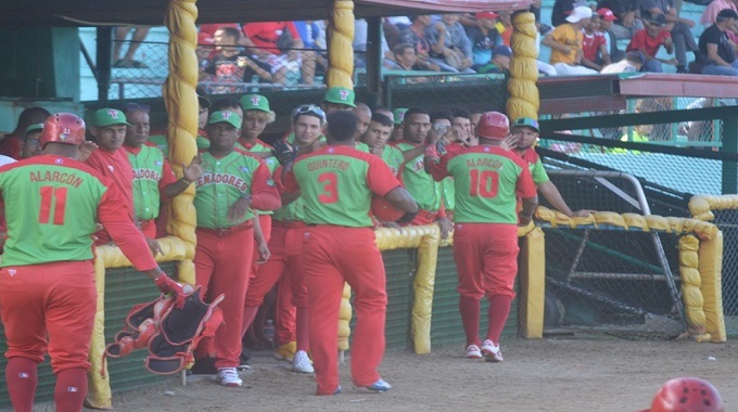 Leñadores se reafirman líderes en la Serie 64