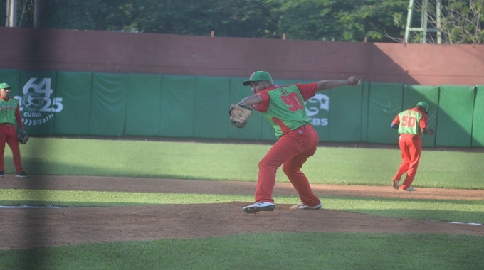 Las Tunas llega a 40 victorias y se acomoda en la cima de la serie 64