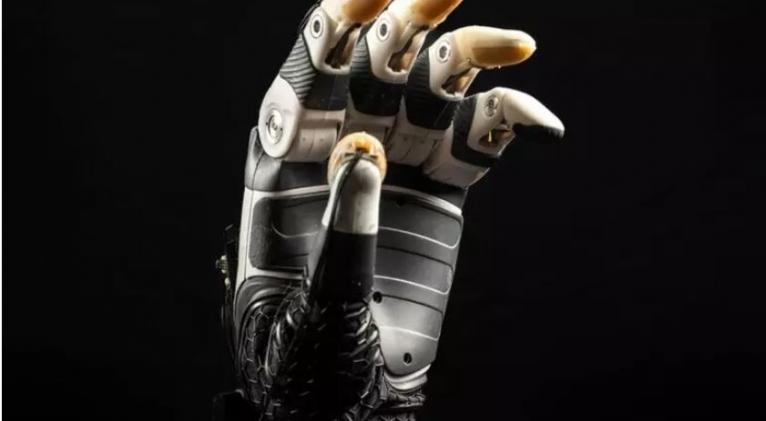 Desarrollan una mano biónica con una «mente» propia