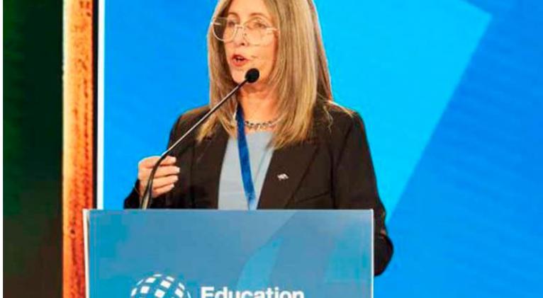 Ministra de Educación Naima Trujillo