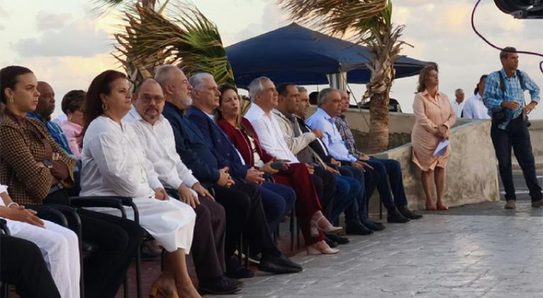 Presente Díaz-Canel en acto por Día del Educador