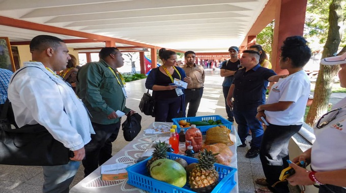 Realizan empresas expoferia en la Universidad de Las Tunas
