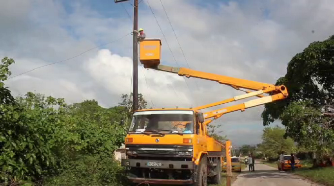 Los trabajadores de la Empresa Eléctrica de Las Tunas continúan laborando