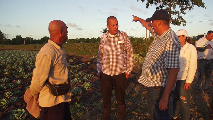 Recorre Ministro de la Agricultura polos de producción de alimentos en Las Tunas
